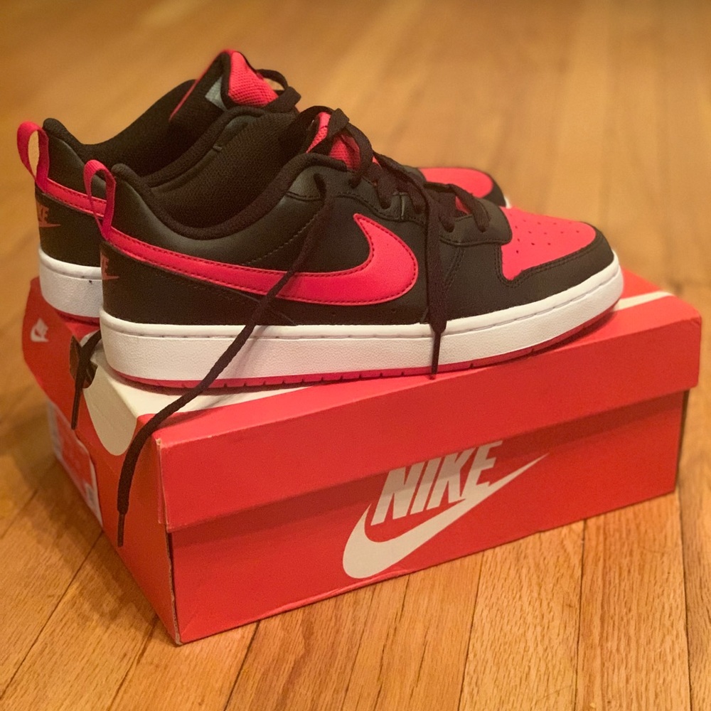 BRAND NEW Nike Court Borough Low 2.   Size 7Y big boys/womens 9